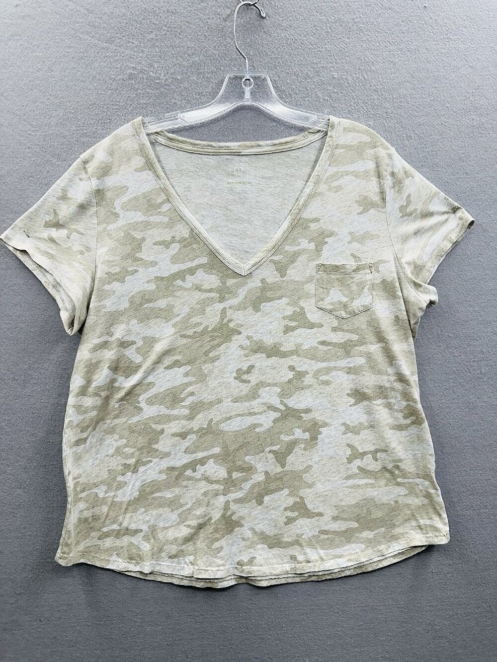 Gap Women XL Camo T-Shirt V-Neck Short Sleeve Pocket Relaxed Cotton Blend Soft